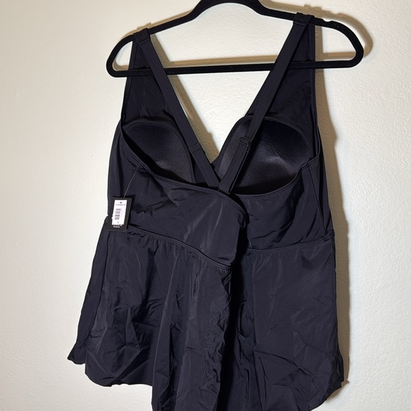 Torrid 4 Wireless V-Neck Tankini swimsuit top - Picture 7 of 8
